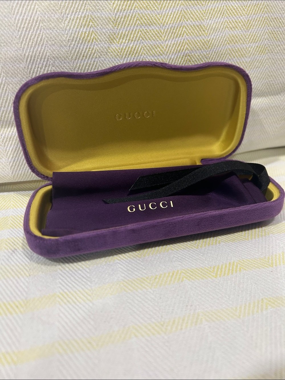 GUCCI Purple Velvet Sunglasses Case with logo cleaning pouch